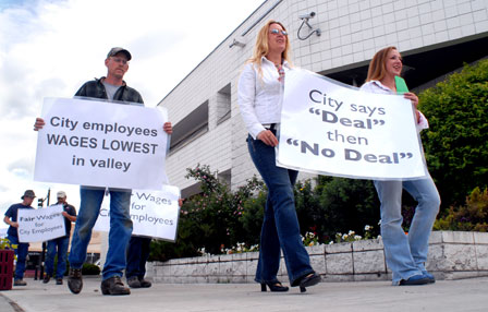 City Employees Picket Over Pay