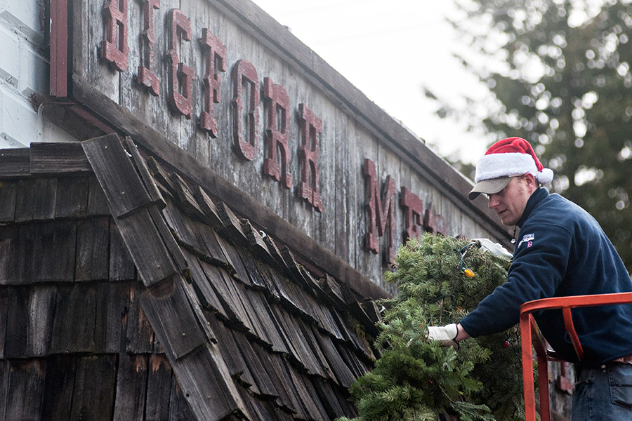 Photos: Bigfork Elves Decorate Downtown - Flathead Beacon