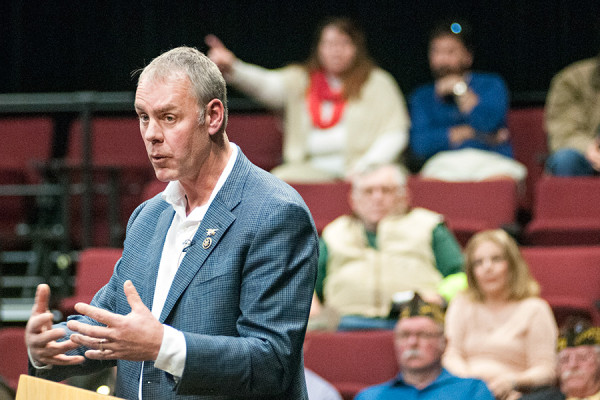 Lawmakers Introduce Bill to Make Women Register for Draft