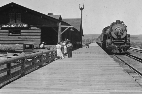 403---Glacier-Park-Station-and-Train-(c.1930)