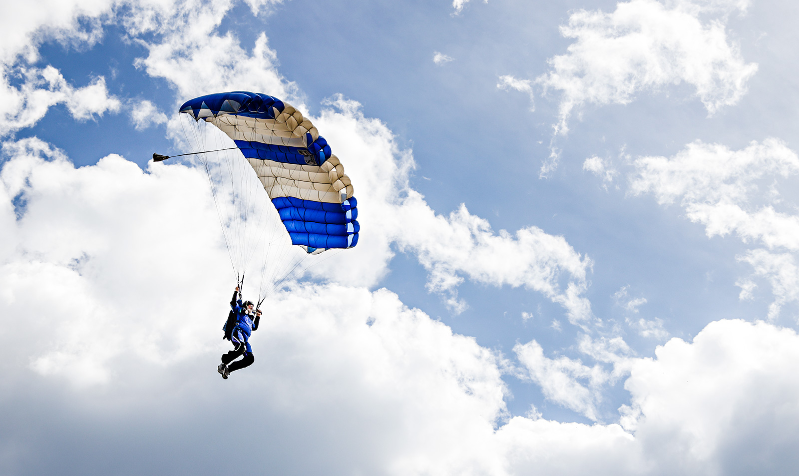 Lost in the wind in Blue